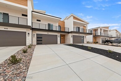 902 E Desert Cactus Dr-28