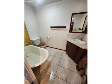 5950 Riverbanks Rd, Grants Pass, OR 97527 - photo 6