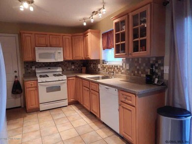 47 W Boylston St, Glens Falls, NY 12801 - photo 4