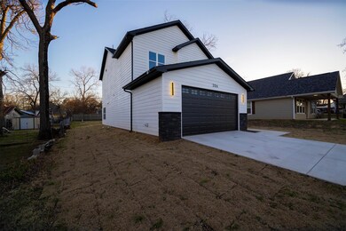 206 E Munson St, Denison, TX 75021 - photo 2