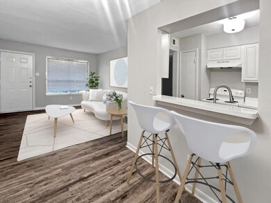 874 Yorkchester Dr unit 102, Houston, TX 77079 - photo 7