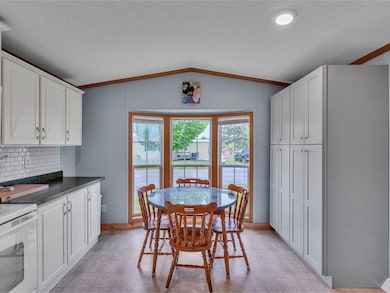 Eat-in Kitchen