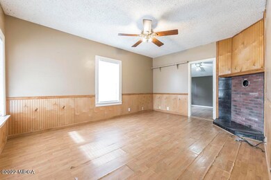 418 Main St 6