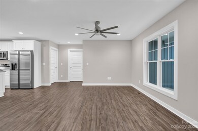 106 E Dundee Ct, Statesville, NC 28625 - photo 5