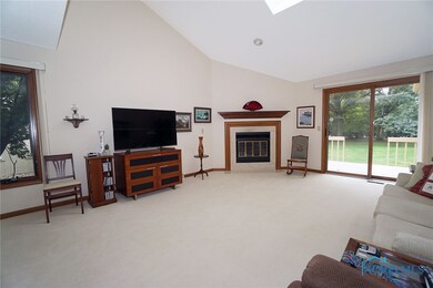 Great rm with cathedral ceilings