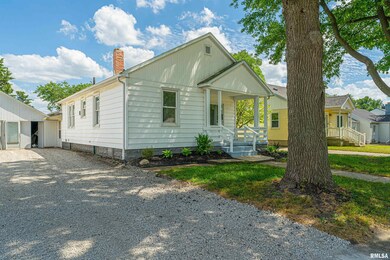 428 N Sherman St, Lincoln, IL 62656 - photo 2