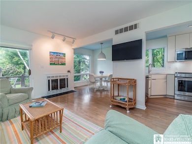  Open living room, dining room and kitchen