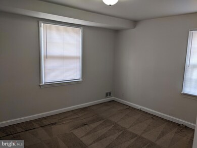 912 Brooke Rd, Capitol Heights, MD 20743 - photo 4