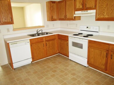 332 Bracken Place, Jacksonville, NC 28540 - photo 6