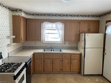 1534 E 254th St, Euclid, OH 44117 - photo 3