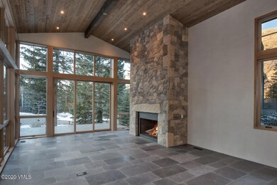 1022EagleNest_Living1