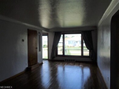 Living/Dining Area