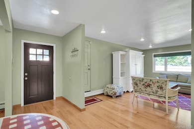 15 Empire Ct, ComMacK, NY 11725 - photo 6