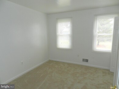 17332 Fletchall Rd, Poolesville, MD 20837 - photo 4