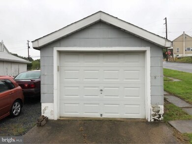 2013 Pine St, Whitehall, PA 18052 - photo 5