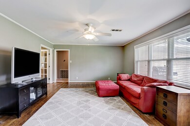 8729 Fairbend St, Houston, TX 77055 - photo 6