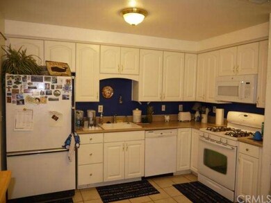 Look at that updated cabinetry, countertops and ti