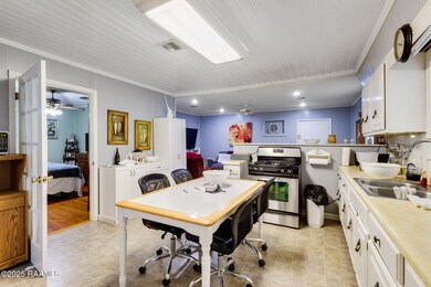 708 E Jeff Davis Ave, Rayne, LA 70578 - photo 5