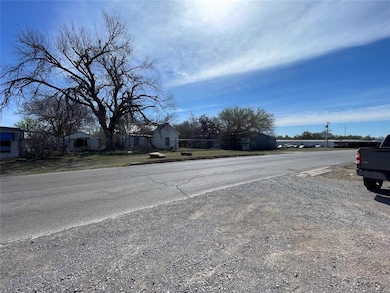 1009 S 3rd St, Chickasha, OK 73018 - photo 3