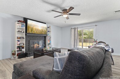 829 Garden Meadow, Universal City, TX 78148 - photo 4