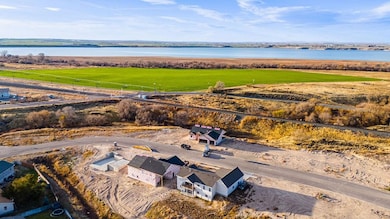 328 Lakeview Blvd, American Falls, ID 83211 - photo 3