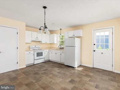 954 Jackson St, Strasburg, VA 22657 - photo 7