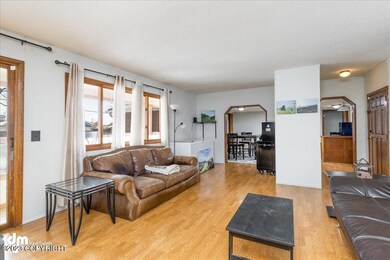 05-Living Room 20230407-DW-5013