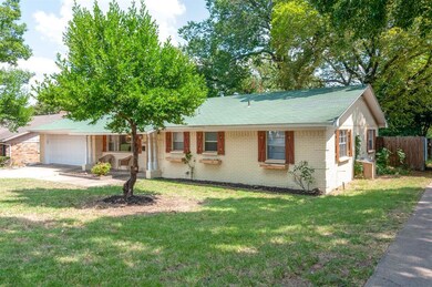 1140 Trailwood Dr, Hurst, TX 76053 - photo 2