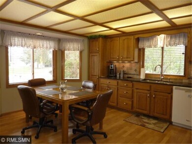 Amazing Eat-In Kitchen
