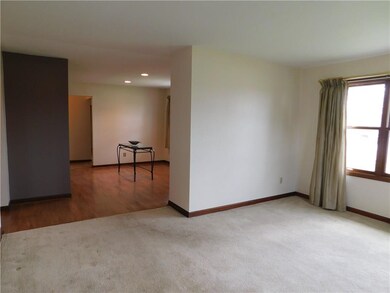 4940 Chapel Dr, Columbus, IN 47203 - photo 5