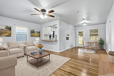 402 Mockingbird Ln, Devine, TX 78016 - photo 3