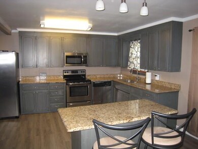 118 Berry Rd, Boiling Springs, SC 29316 - photo 2