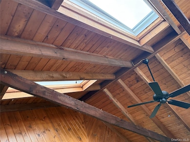 685 Gardiners Ave, Levittown, NY 11756 - photo 5