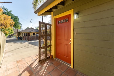 2030 Castillo St unit B, Santa Barbara, CA 93105 - photo 2