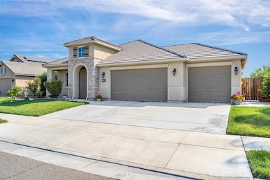 1732 Cobblefield Ln, Los Banos, CA 93635 - photo 2