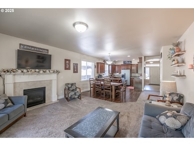 371 Lydia Ln, Lebanon, OR 97355 - photo 5