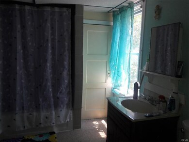 215 Hall Bath