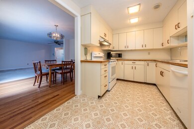 727 Main Street D2