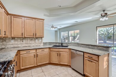 6-985335822-10 Kitchen 4