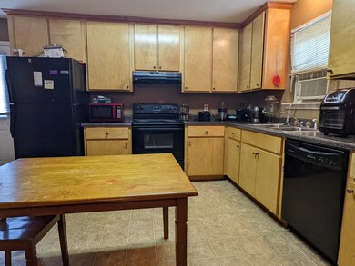 712 N Thomas St, Fitzgerald, GA 31750 - photo 6