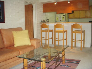 LR w Barstools