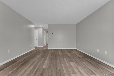 8247 Ellsworth St, Detroit, MI 48238 - photo 4