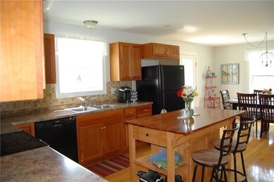 Kitchen/dining area.