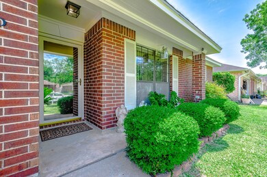 2802 Dove Tree Dr, Alvin, TX 77511 - photo 3