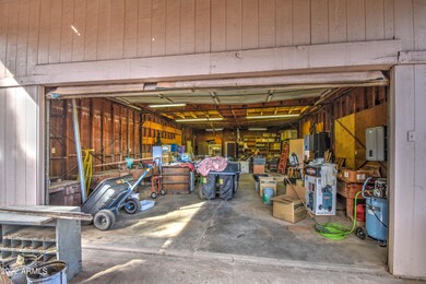 Guest Home-Garage