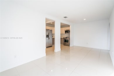 1985 Bay Dr unit 113, Miami Beach, FL 33141 - photo 3