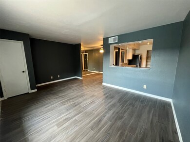 11540 Chimney Rock Rd unit 108, Houston, TX 77035 - photo 5