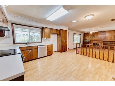 9755 SW 135th Ave, Beaverton, OR 97008 - photo 4