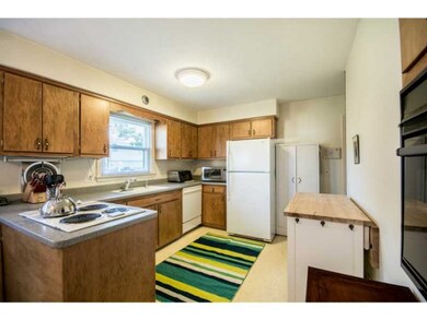 24 Squantum Dr, Middletown, RI 02842 - photo 3