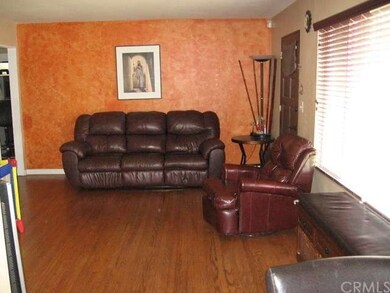Living room w/beautiful oak hardwood floors